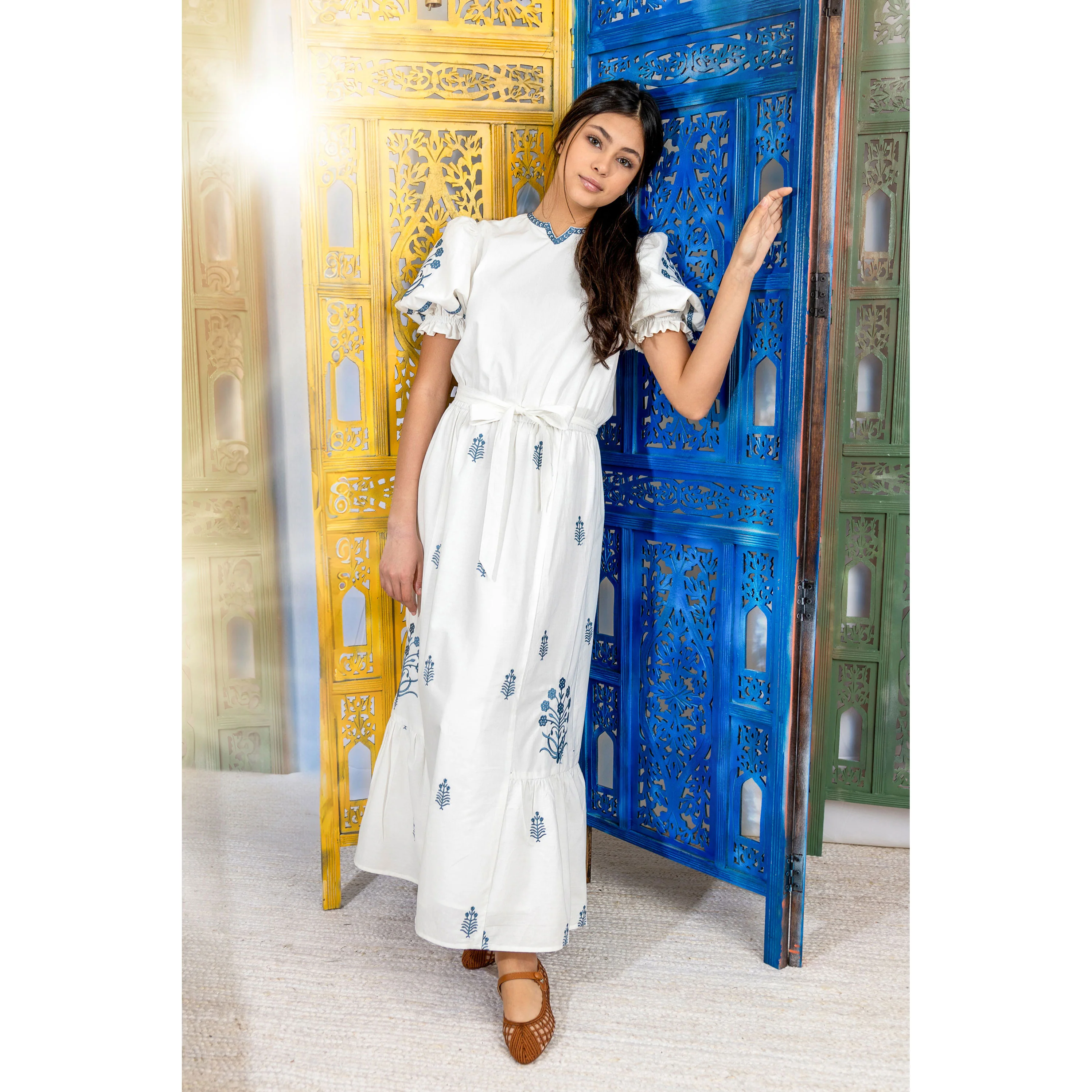 HEV White Embroidered Flower Dress - Image 3