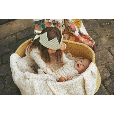 Ladida Layette Sketched Floral Romper + Hat + Blanket - Image 4