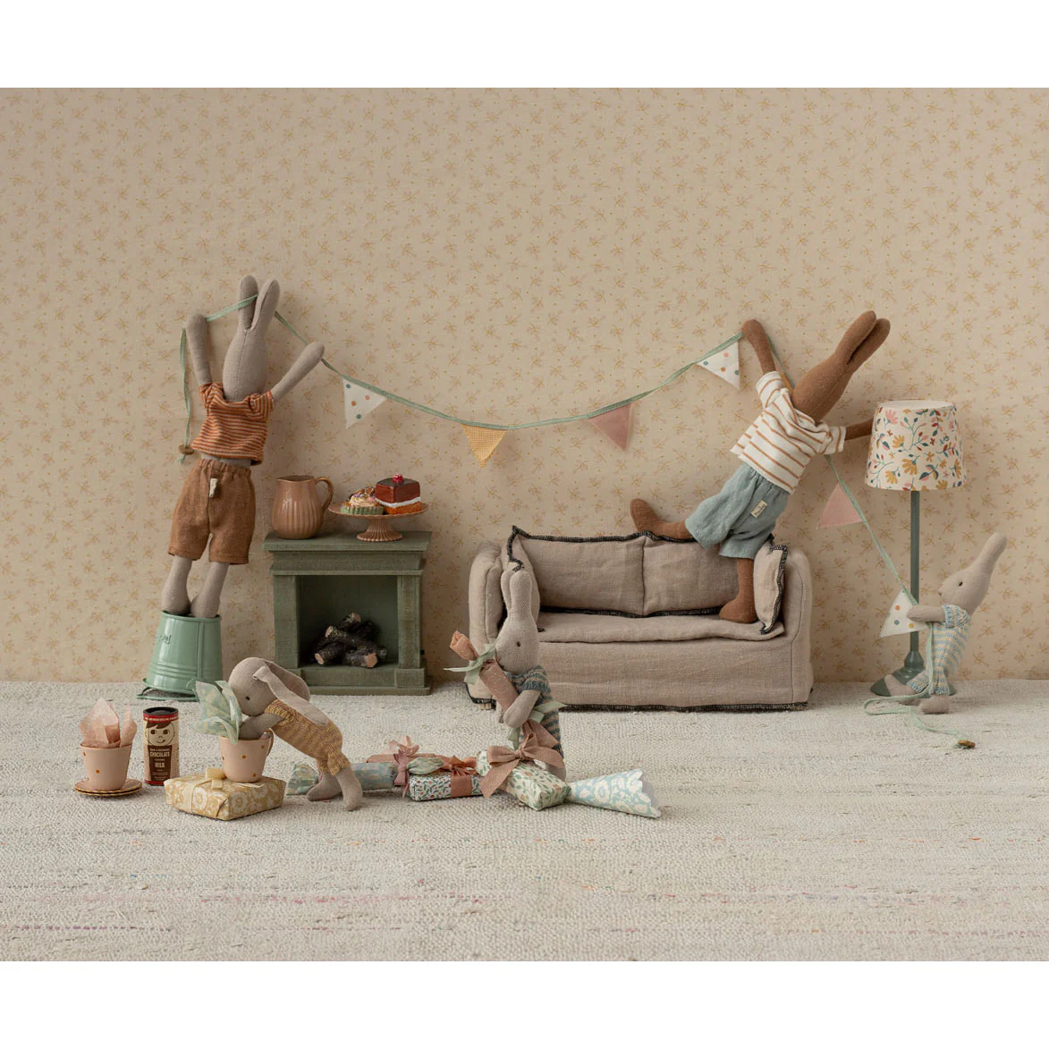 Maileg Cakes and Cake Stand, Mini - Image 3