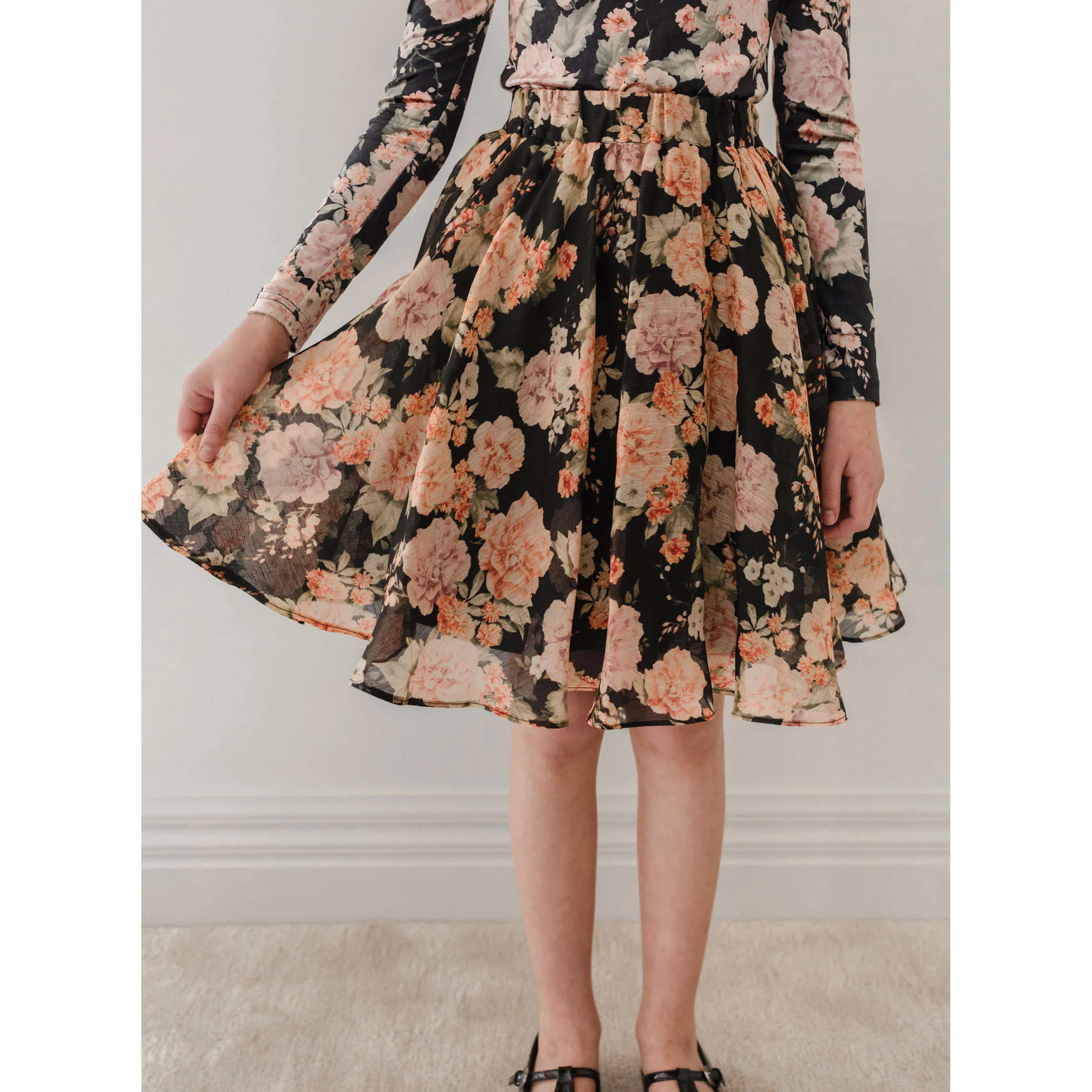 Petite Amalie Black Vintage Bloom Full Skirt - Image 2